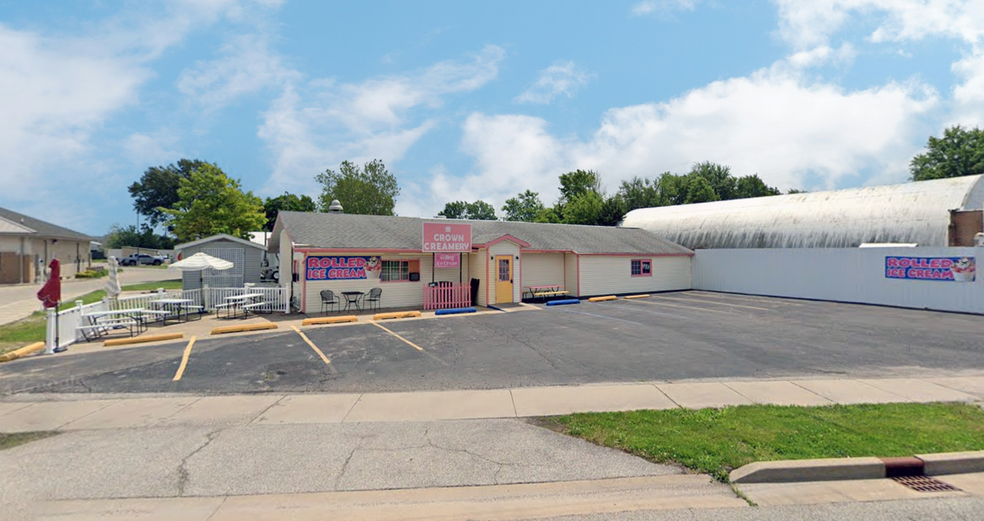 Primary Photo Of 123 Alton Rd, Carlinville Restaurant For Sale