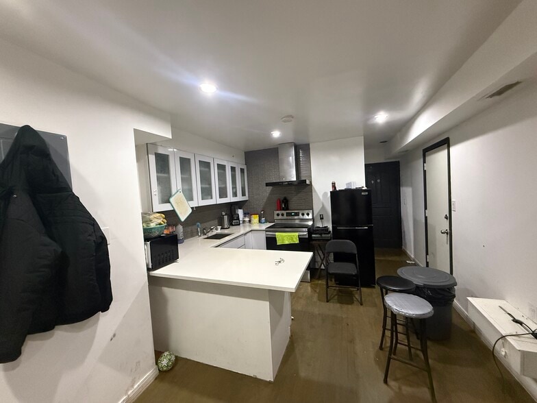 More Photos Of 1135 S 9th St, Philadelphia Storefront Retail Residential For Sale