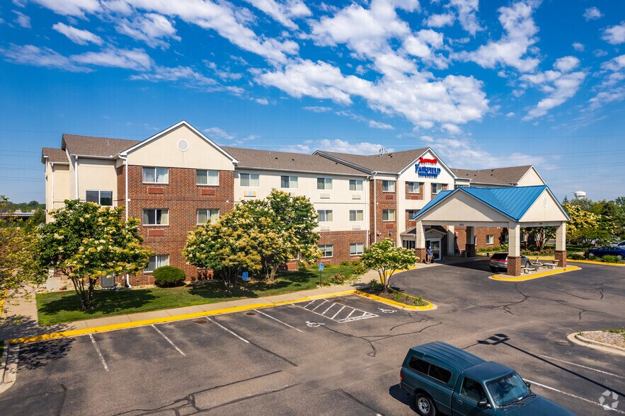More Photos Of 3045 Centre Pointe Dr N, Roseville Hotel For Sale