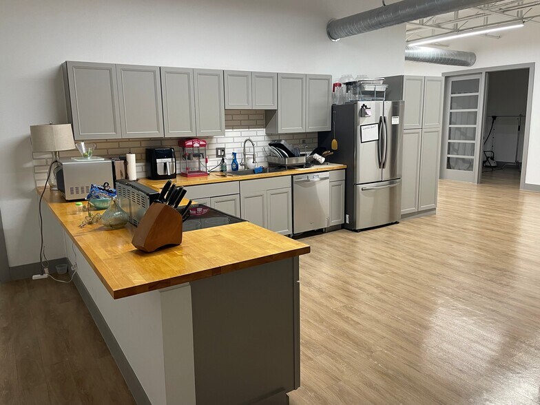 More Photos Of 2840 S Bryan Ave, Fort Worth Warehouse For Lease