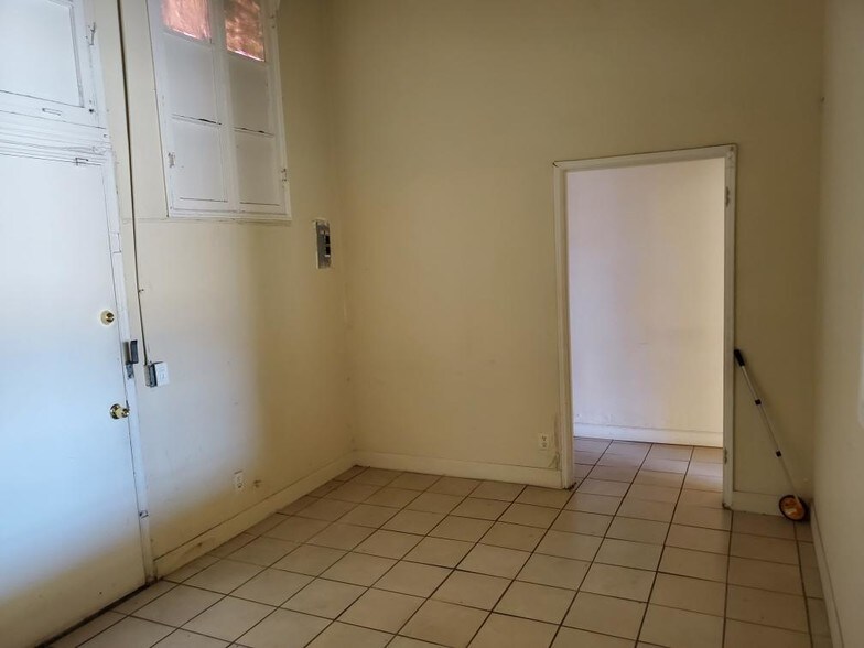 More Photos Of 727-739 W Pacific Coast Hwy, Long Beach Storefront Retail Residential For Lease