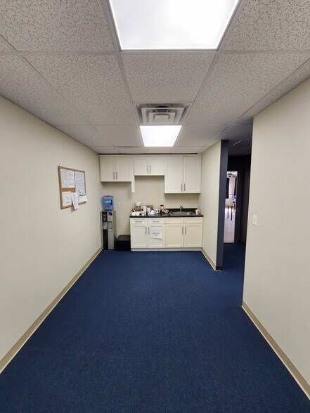 More Photos Of 1 Linden Pl, Great Neck Office For Lease