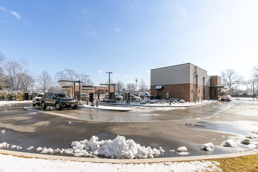 More Photos Of 2061 Jericho Tpke, Commack General Retail For Sale