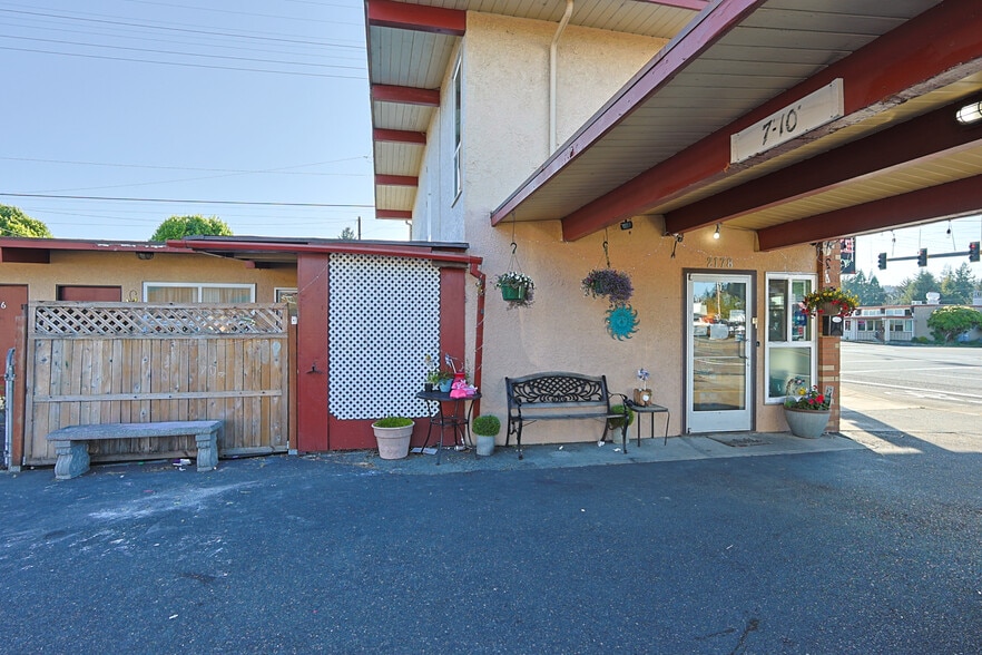 More Photos Of 2178 Winchester Ave, Reedsport Hotel For Sale