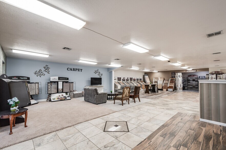 More Photos Of 14310 US-190, Onalaska General Retail For Sale