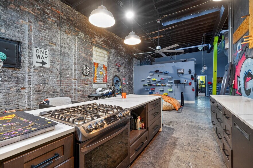 More Photos Of 1628 E Bates St, Indianapolis Warehouse For Sale