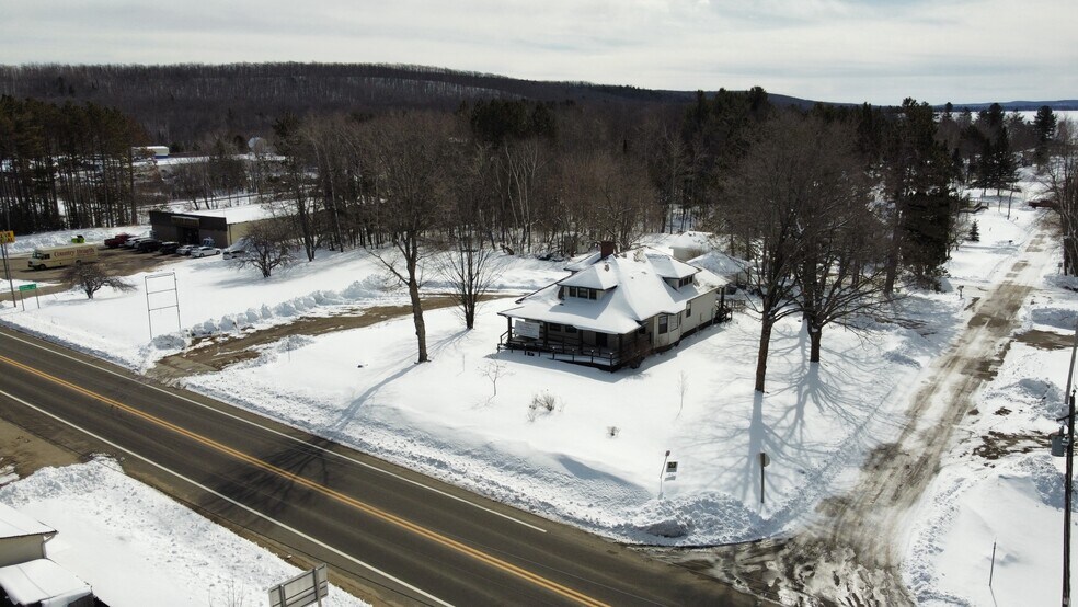 More Photos Of 300 E Pioneer St, Crandon Flex For Sale