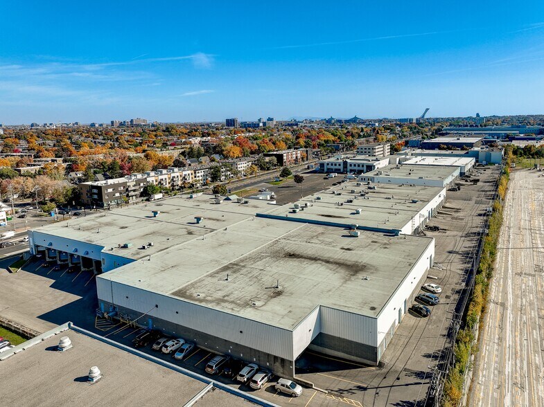 More Photos Of 8740-8878 Blvd Pie-IX, Montréal Warehouse For Lease