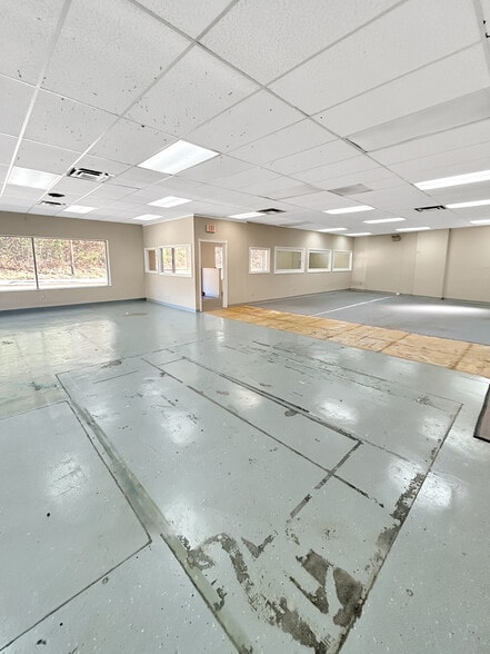 More Photos Of 703 US-30, Imperial General Retail For Lease