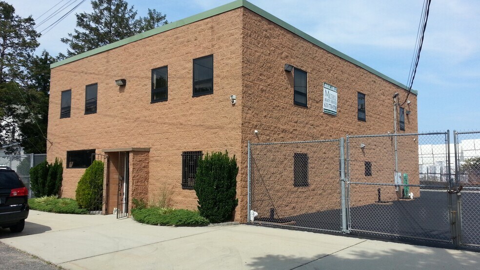 Primary Photo Of 32 Holman Blvd, Hicksville Office For Sale