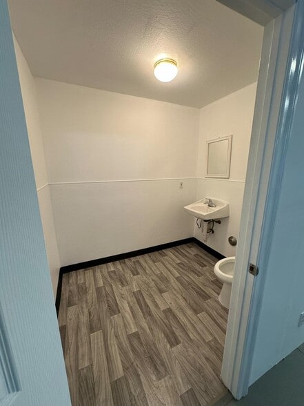 More Photos Of 1625 Main St, Oakley Storefront For Lease