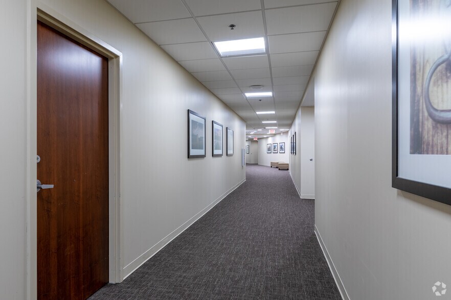 More Photos Of 160 N Eagle Creek Dr, Lexington Medical For Lease