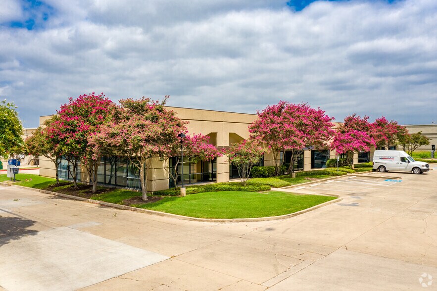More Photos Of 6850-6862 Alamo Downs Pky, San Antonio Flex For Lease