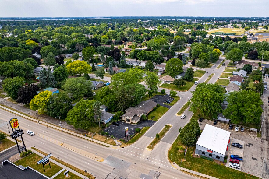 More Photos Of 718 Park Ave, Beaver Dam Office For Sale