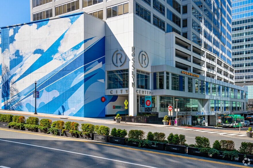 More Photos Of 1700 N Moore St, Arlington Office For Lease