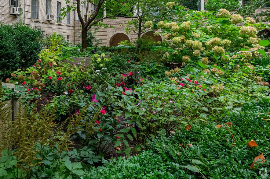 More Photos Of 353 W 56th St, New York Apartments For Sale