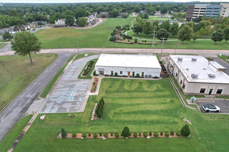 More Photos Of 1015 W Ithica St, Broken Arrow Office For Sale