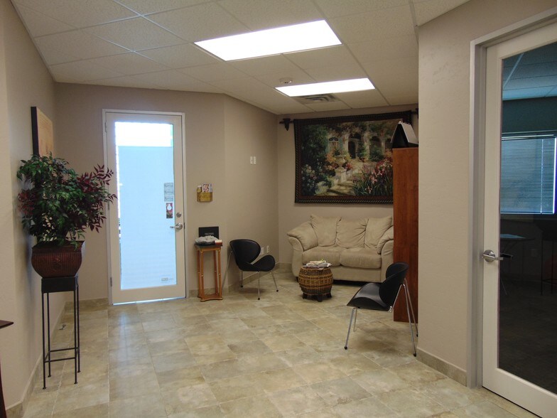 More Photos Of 101 Tiki Dr, Tiki Island Office Residential For Lease