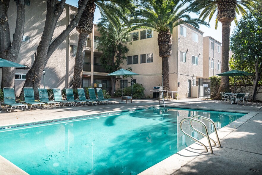 More Photos Of 6121 Woodman Ave, Van Nuys Apartments For Sale