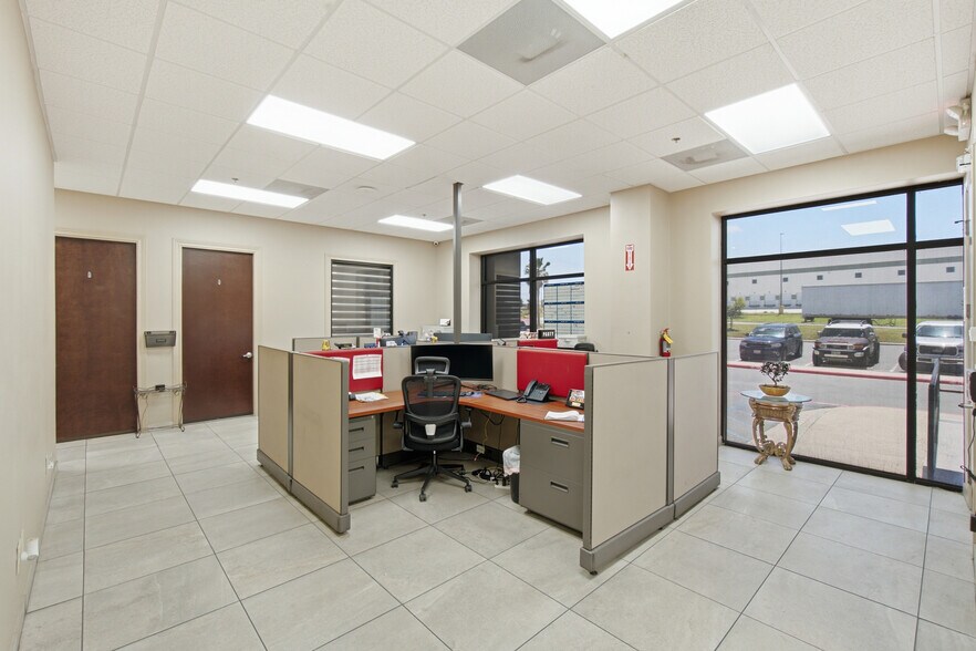 More Photos Of 14206 Mercury Dr, Laredo Distribution For Lease