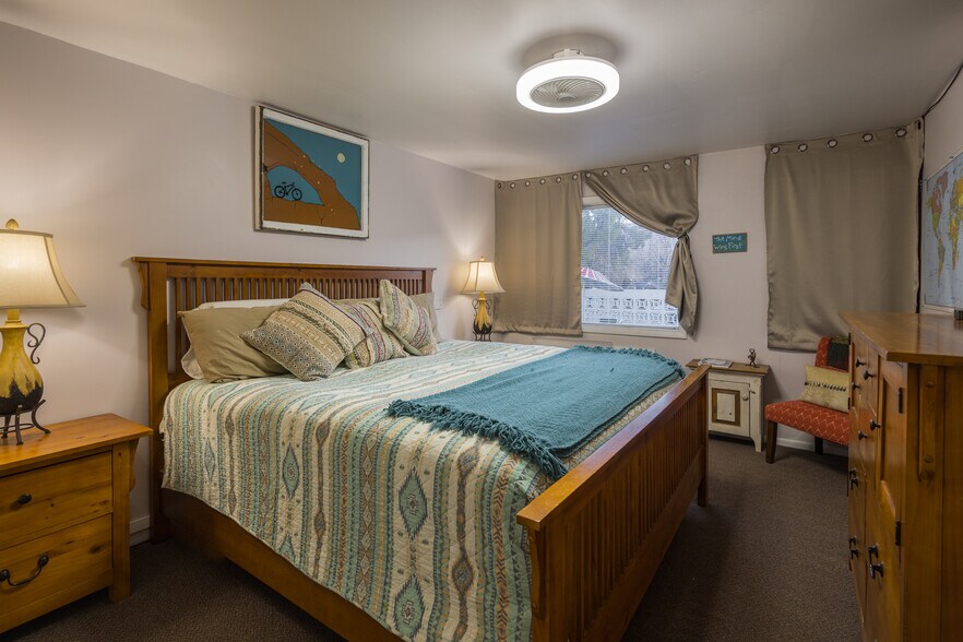 More Photos Of 166 S 400 E, Moab Hotel For Sale