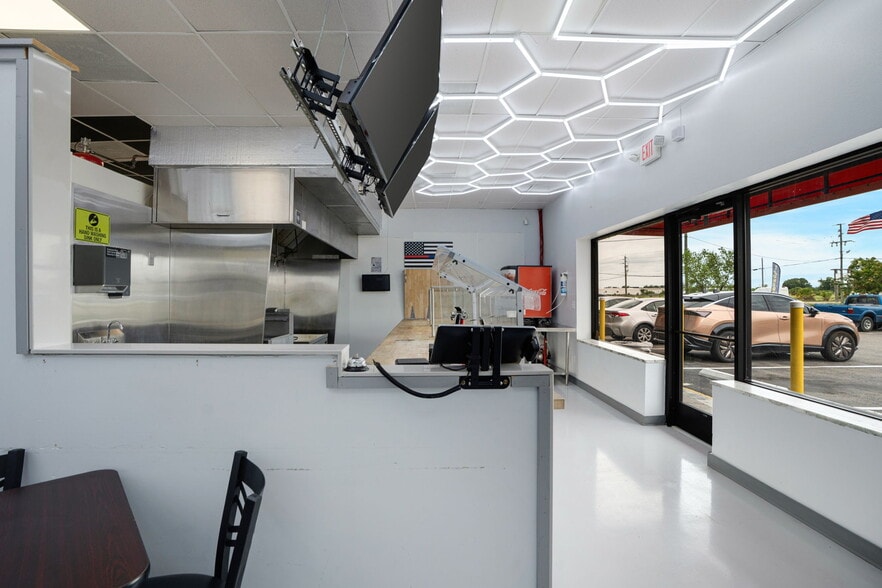 More Photos Of 2443 US Highway 301 N, Ellenton General Retail For Lease