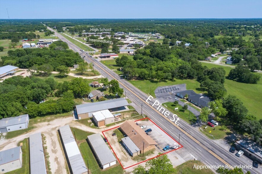 More Photos Of 701 E Pine St, Edgewood Flex For Lease