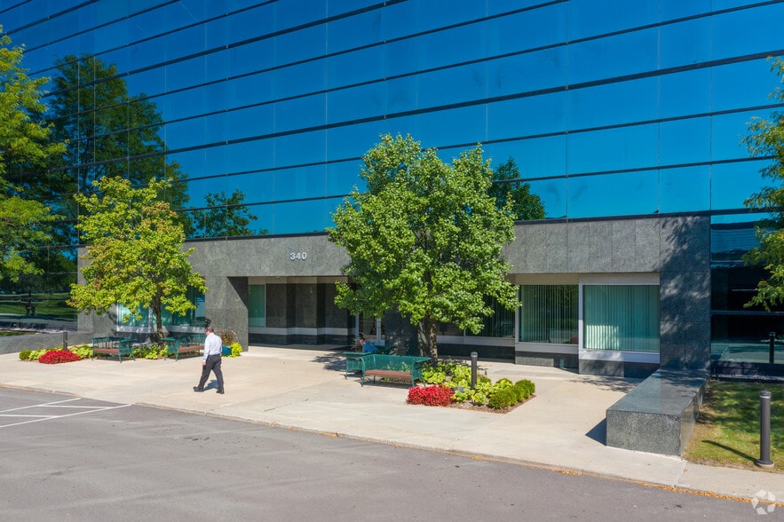 More Photos Of 340 E Big Beaver Rd, Troy Office For Lease