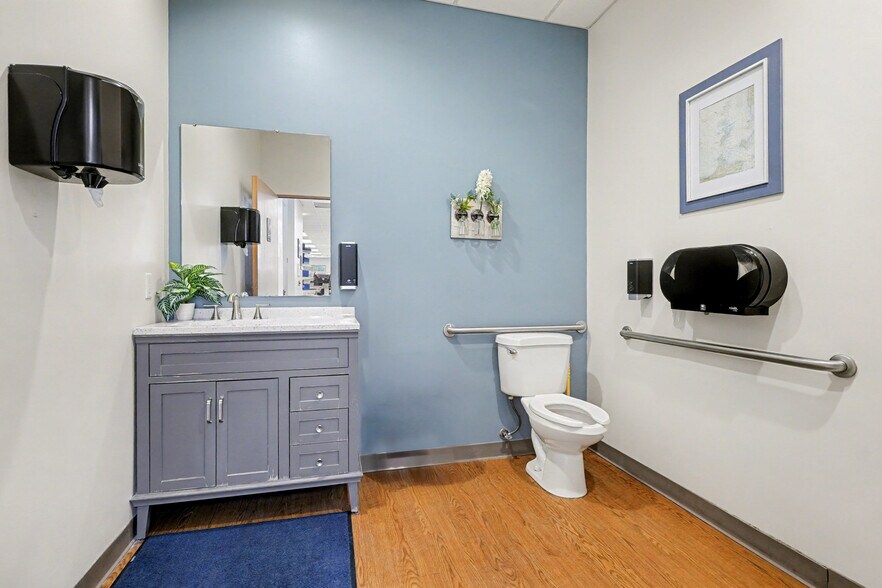 More Photos Of 5407 Hampton Pl, Saginaw Office For Sale