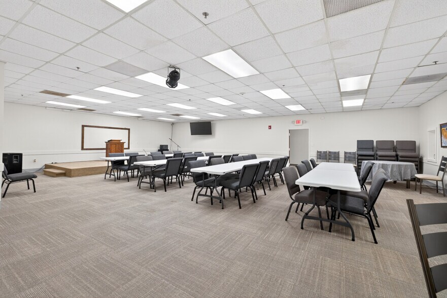 More Photos Of 3005 Lenora Church Rd, Snellville Office For Sale