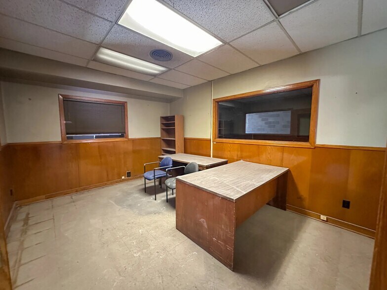 More Photos Of 3418 W Highway 80, Big Spring Warehouse For Lease