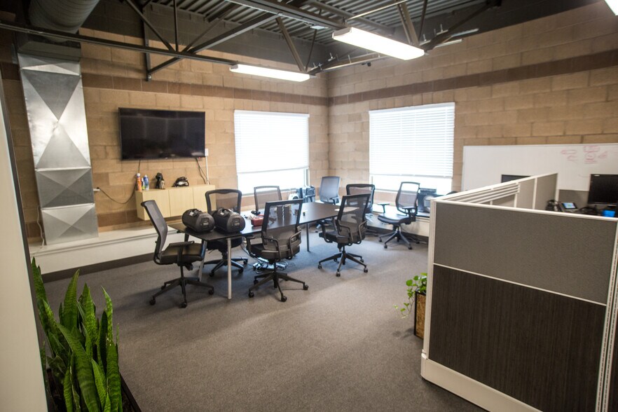 More Photos Of 713-729 N 1500, Orem Showroom For Lease