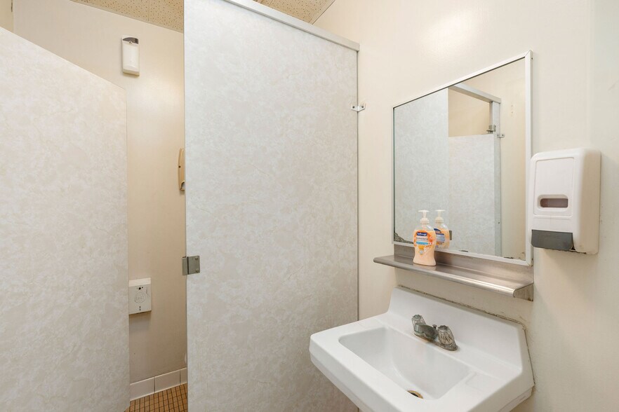 More Photos Of 4755 130th st, Hawthorne Schools For Lease