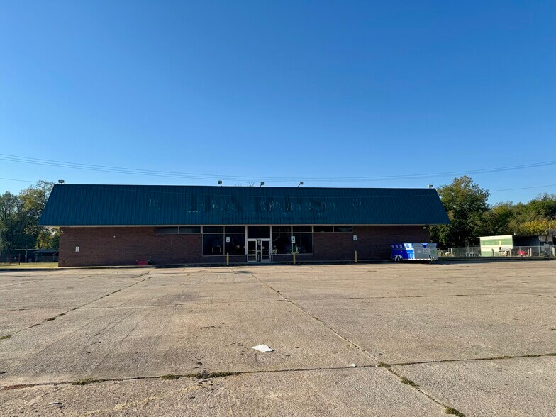 More Photos Of 210 Main St, Noel Supermarket For Sale