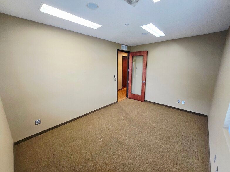 More Photos Of 3525 Plymouth Blvd, Plymouth Office Residential For Lease