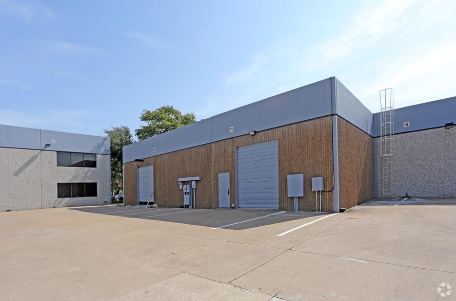 More Photos Of 8616 Freeport Pky, Irving Unknown For Lease