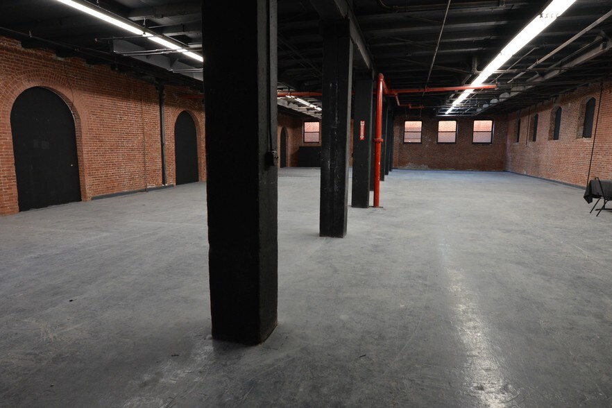 More Photos Of 16 Waverly Ave, Brooklyn Loft Creative Space For Lease