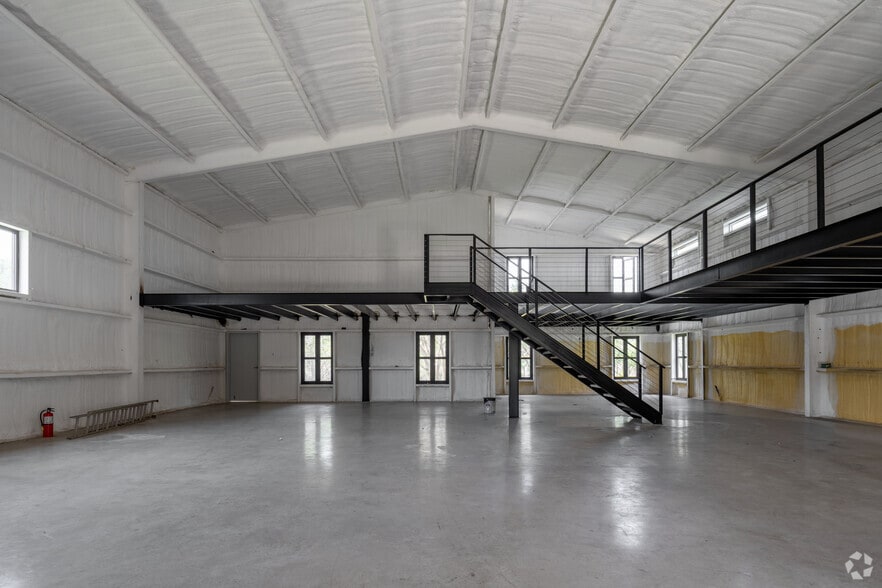 More Photos Of 7501 SH 71, Spicewood Unknown For Lease