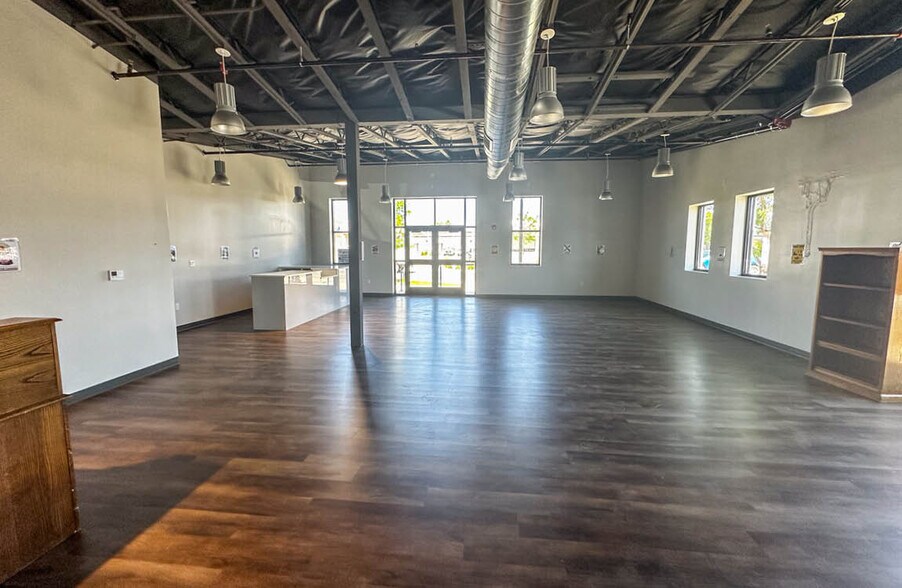 More Photos Of 295 N 2nd E, Mountain Home Freestanding For Lease