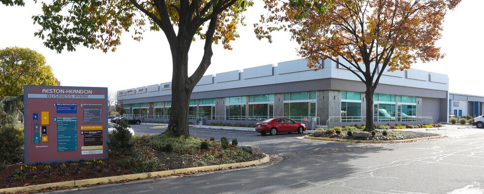 More Photos Of 301-366 Victory Dr, Herndon Flex For Lease