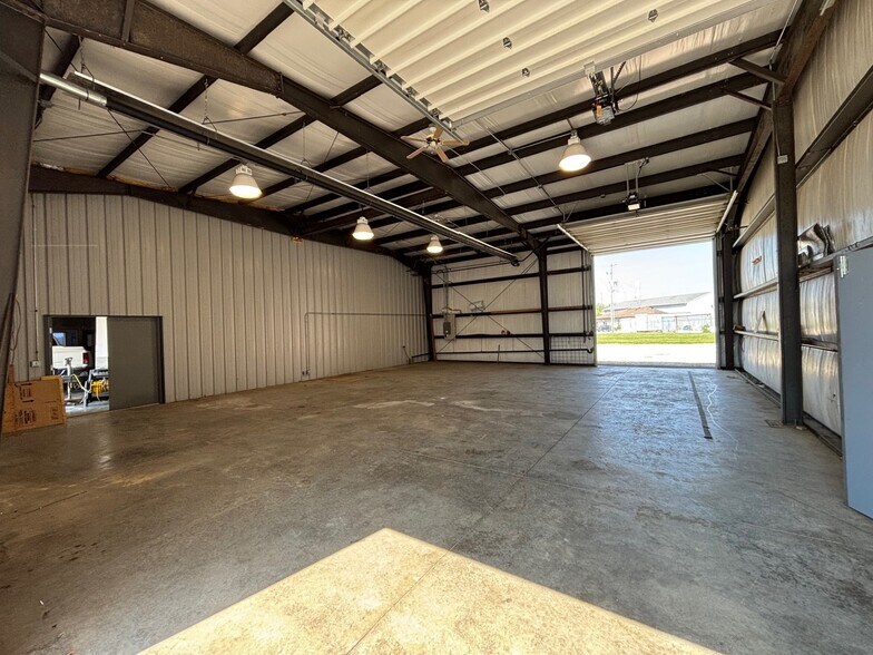 More Photos Of 2509 Krisko Cir SW, Canton Warehouse For Lease