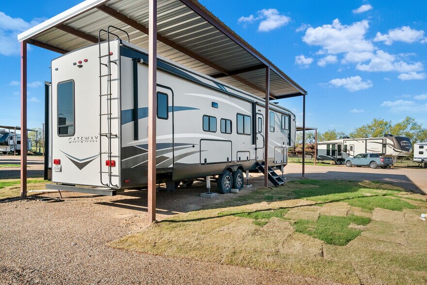 More Photos Of 351 My Ln, Millsap Trailer Camper Park For Sale