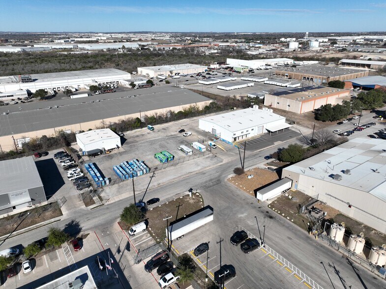 More Photos Of 4271 Dividend Dr, San Antonio Warehouse For Lease