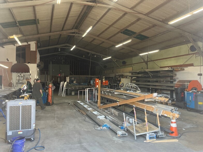 More Photos Of 712 17th St, Bakersfield Warehouse For Lease