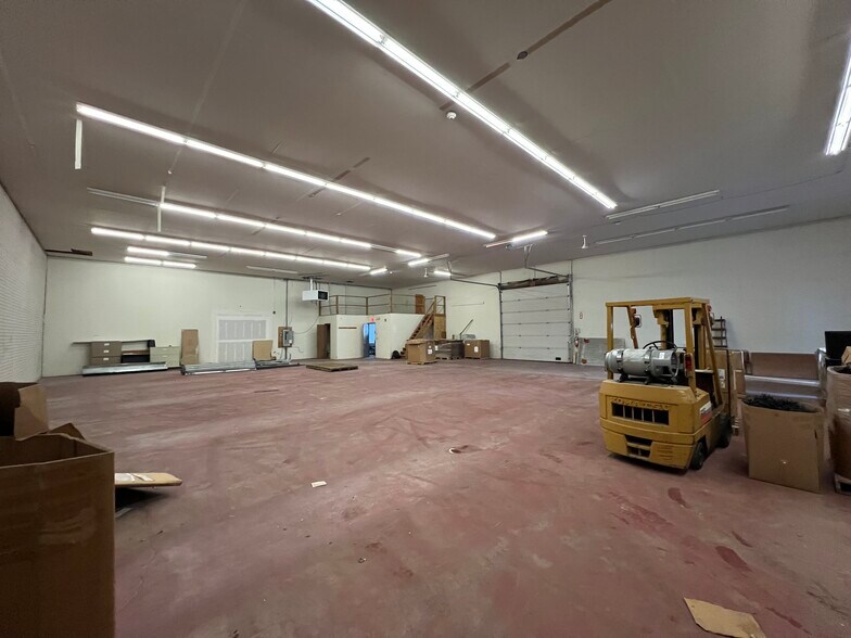 4 S End Plz, New Milford, CT 06776 Industrial For Lease