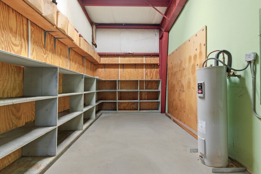 More Photos Of 13026 Rosecrest Dr, Houston Warehouse For Lease