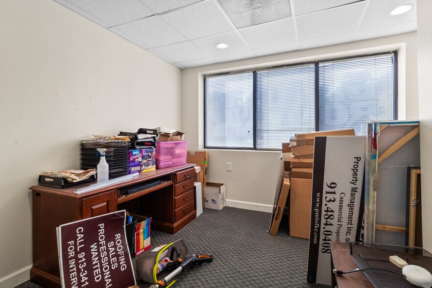 More Photos Of 1119-1123 Merriam Ln, Kansas City Office For Sale