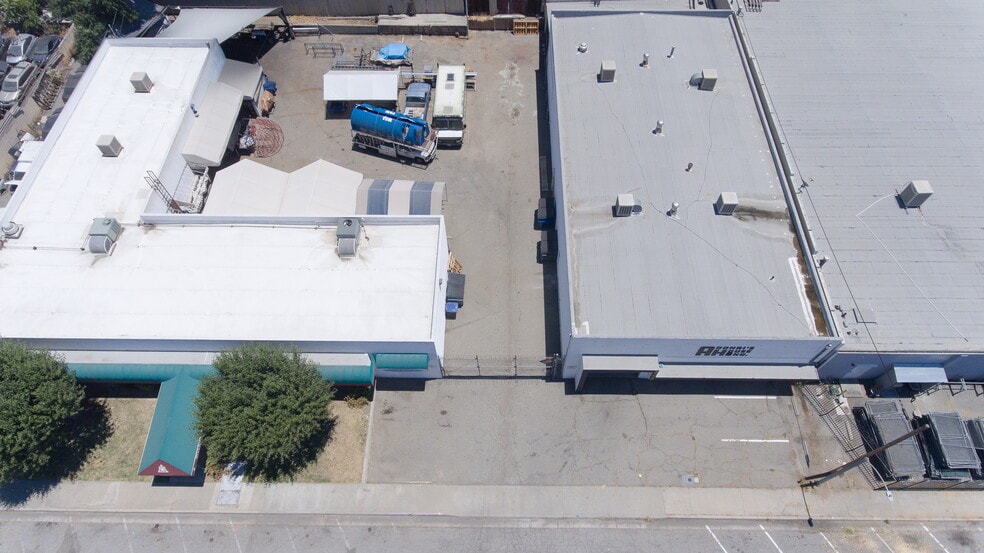 More Photos Of 3226 Franklin Ave, Riverside Manufacturing For Lease