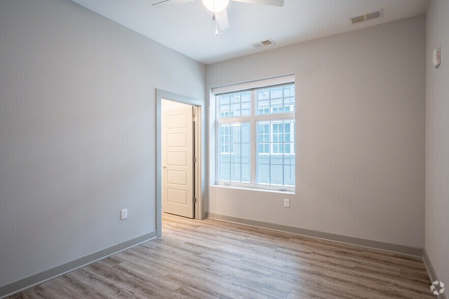 More Photos Of 670 Downey Green, Hampton Apartments For Sale