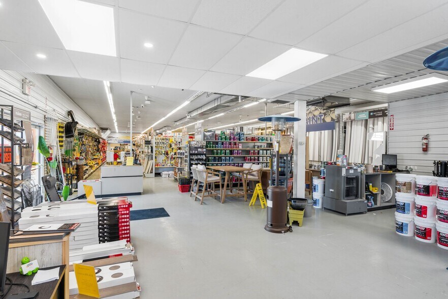More Photos Of 1054 Gillan Rd, Renfrew General Retail For Sale